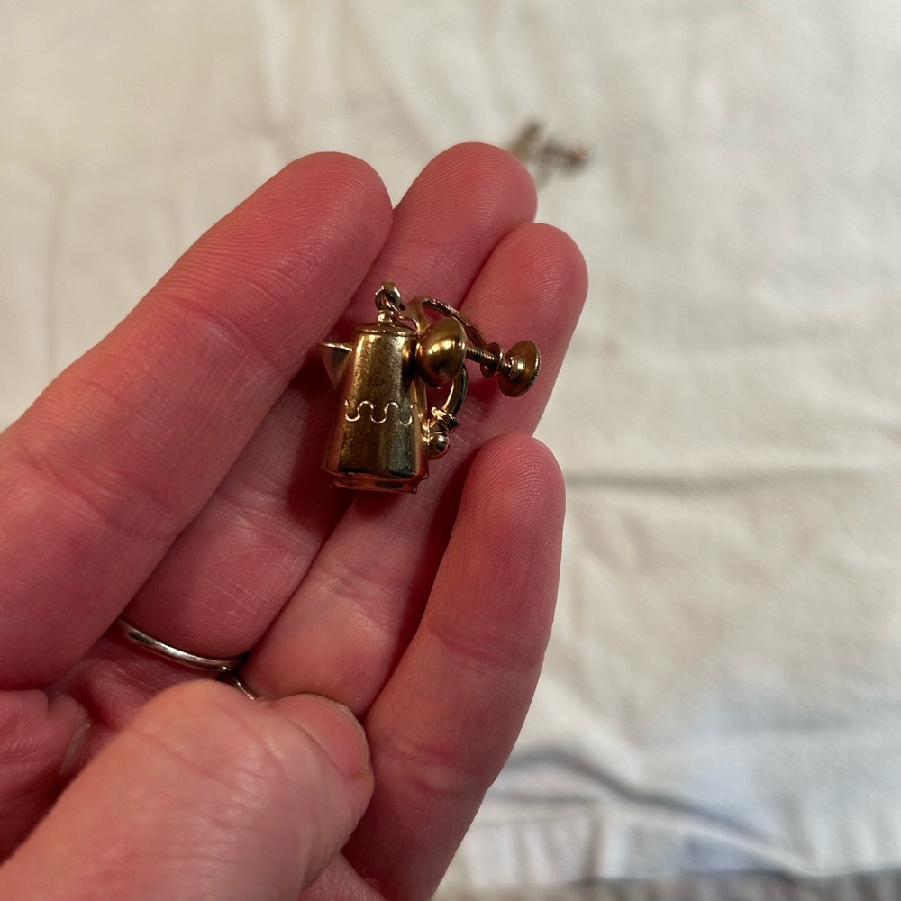 Vintage Gold Teapot Earrings - Picture 2 of 2
